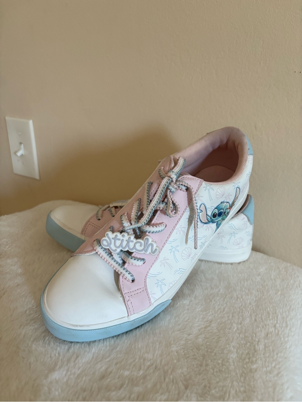 Stitch Graphic Low-Top Sneakers in White & Pink